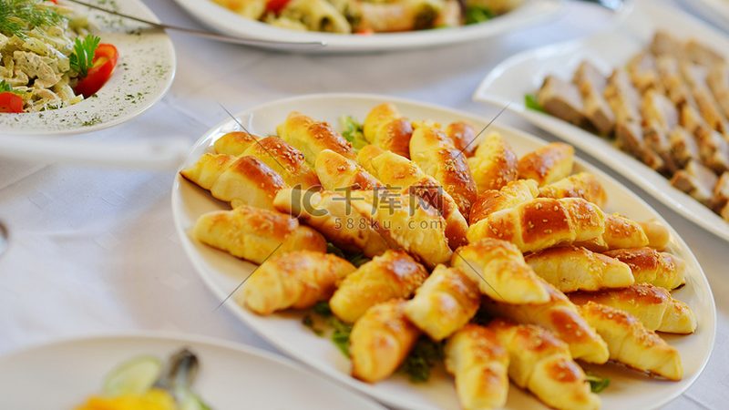 团餐食材配送代理：揭秘利润空间与行业趋势