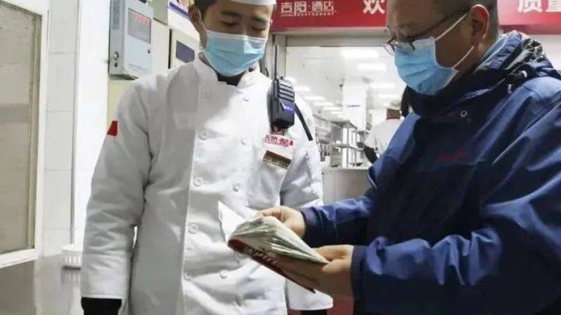 休闲食品：线上线下散装与预包装的奥秘